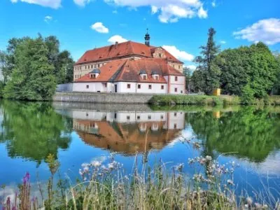 Zámek Lnáře